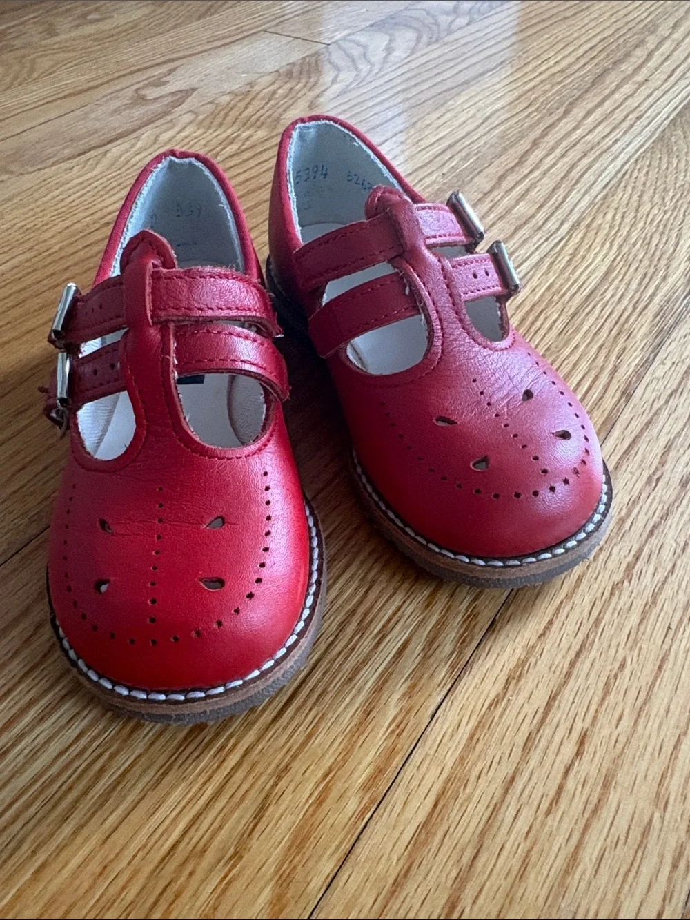 Amilio bright red